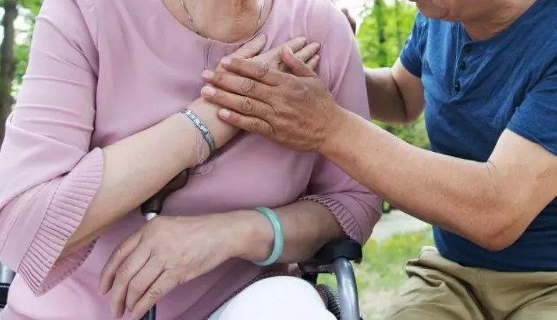 中國超2億老年人患慢性病！如何讓老人安心的居家養(yǎng)老？